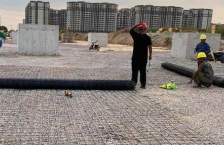 永川土工格栅铺设前地基要怎么处理？